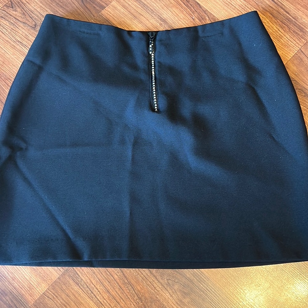 Black skirt with blinged zipper - Picture 3 of 8